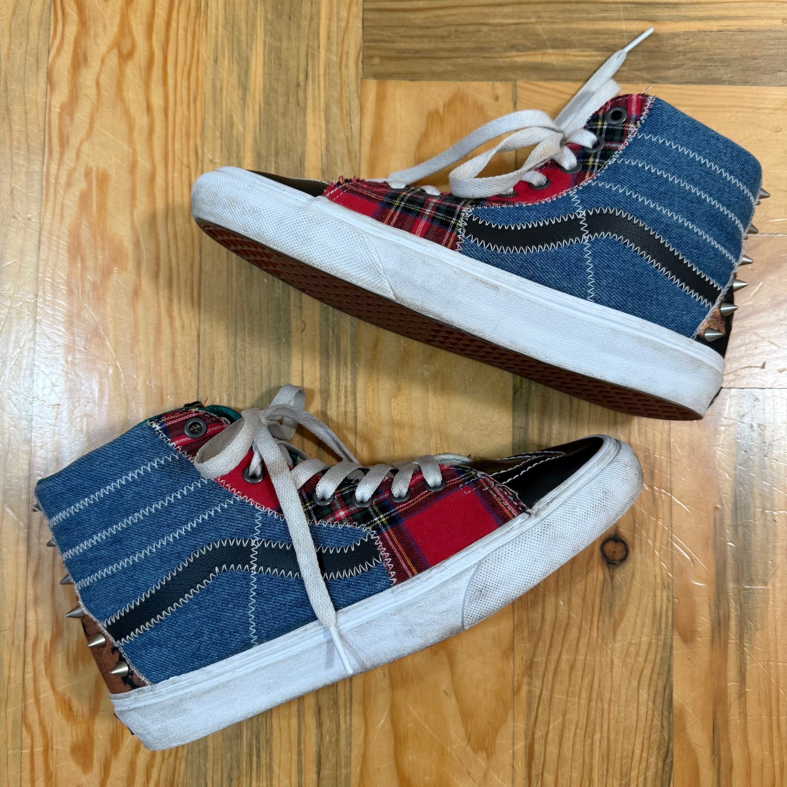 Vans Off The Wall Edgy Punk Skate Grunge Spikes Plaid Sneakers Men 7 Women 8.5